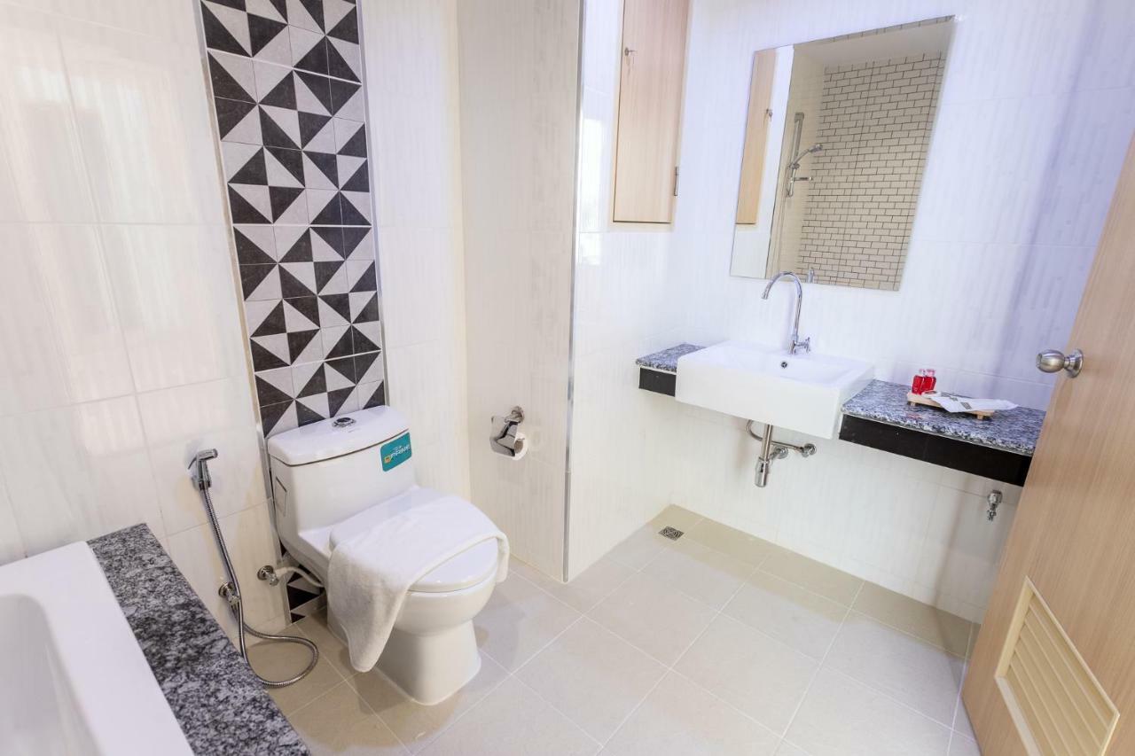 O2 Hotel Lop Buri Buitenkant foto