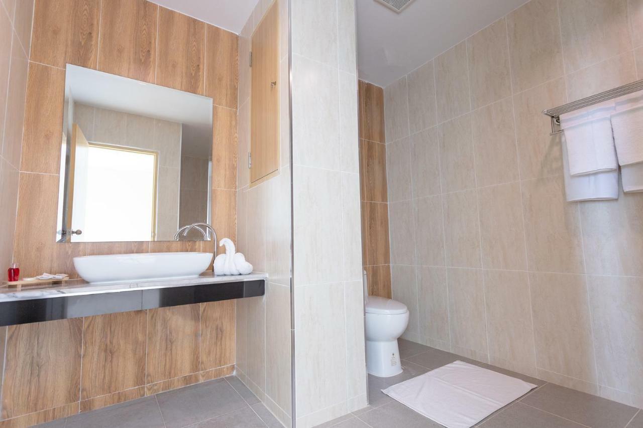 O2 Hotel Lop Buri Buitenkant foto