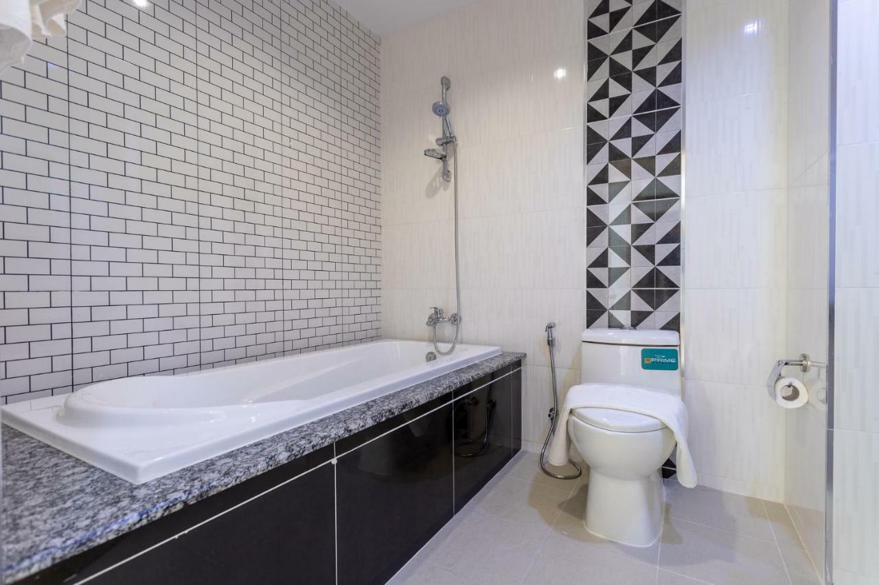 O2 Hotel Lop Buri Buitenkant foto