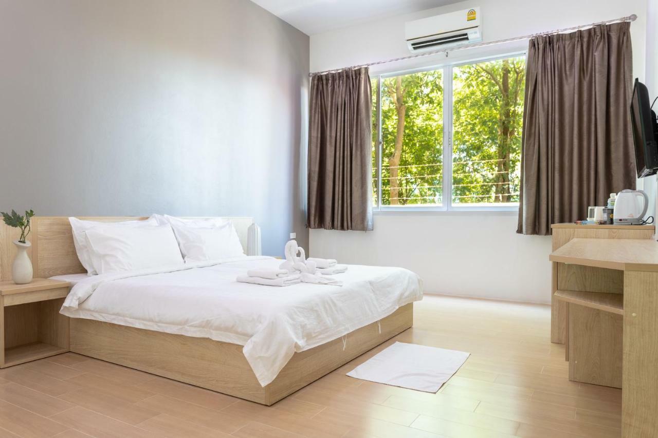 O2 Hotel Lop Buri Buitenkant foto