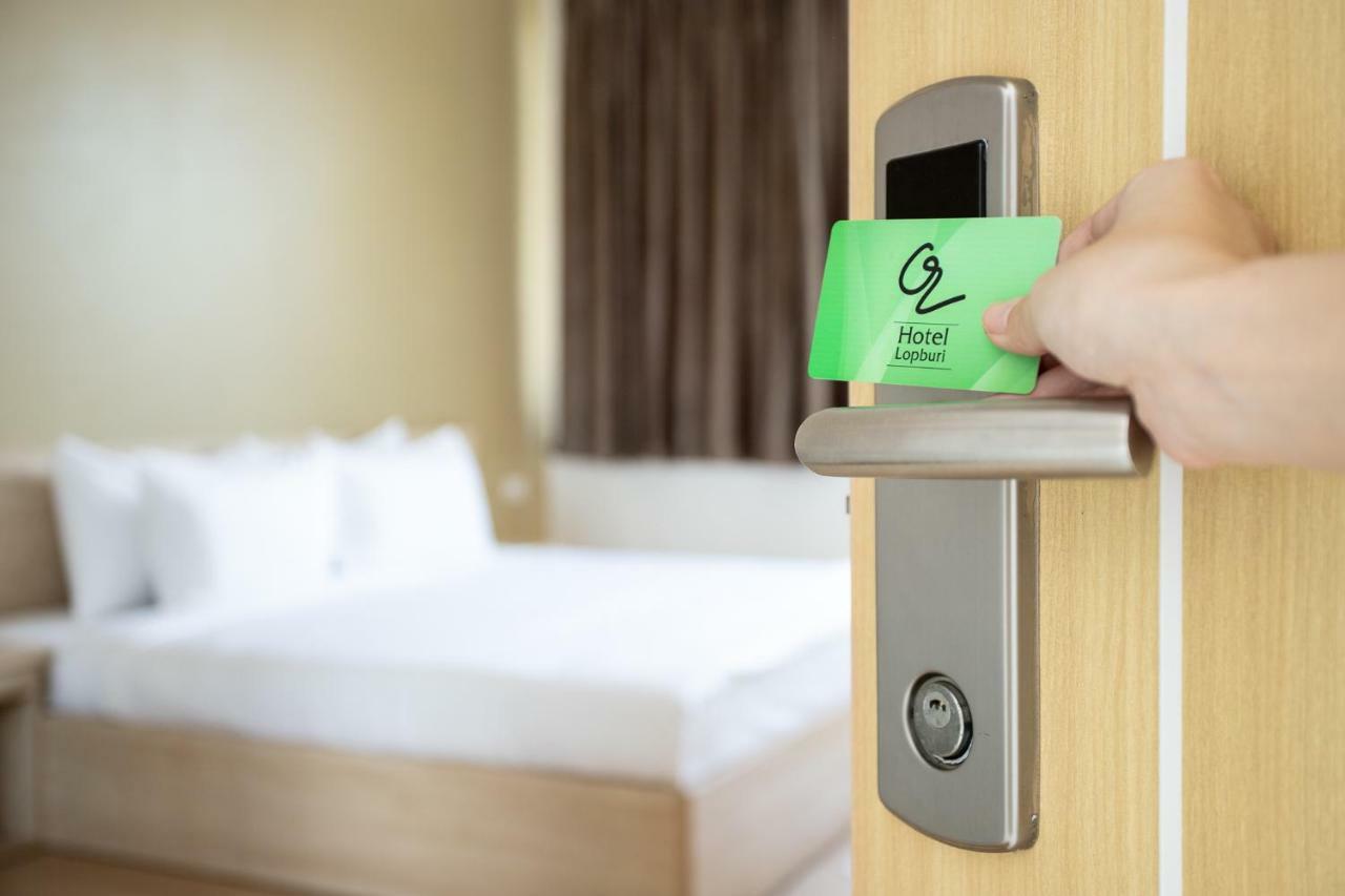O2 Hotel Lop Buri Buitenkant foto