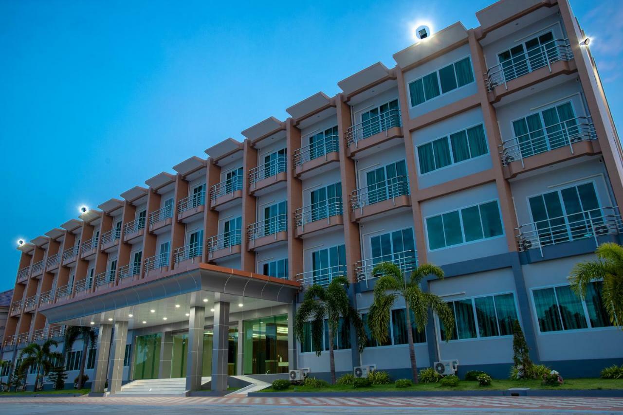 O2 Hotel Lop Buri Buitenkant foto